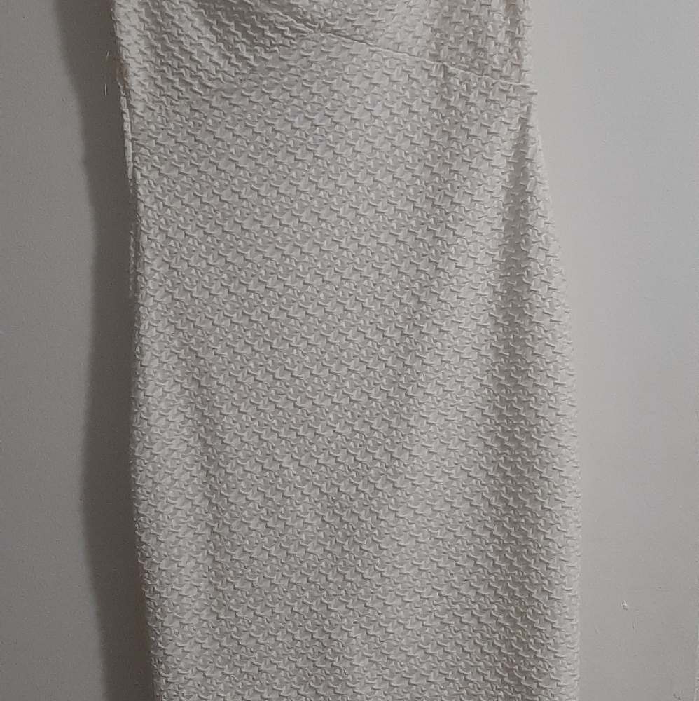Dresses - Picture 2 of 10